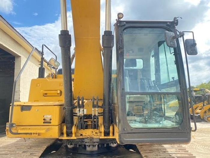 Used 2016 CAT  320FL/ with Progressive Hyd Thumb