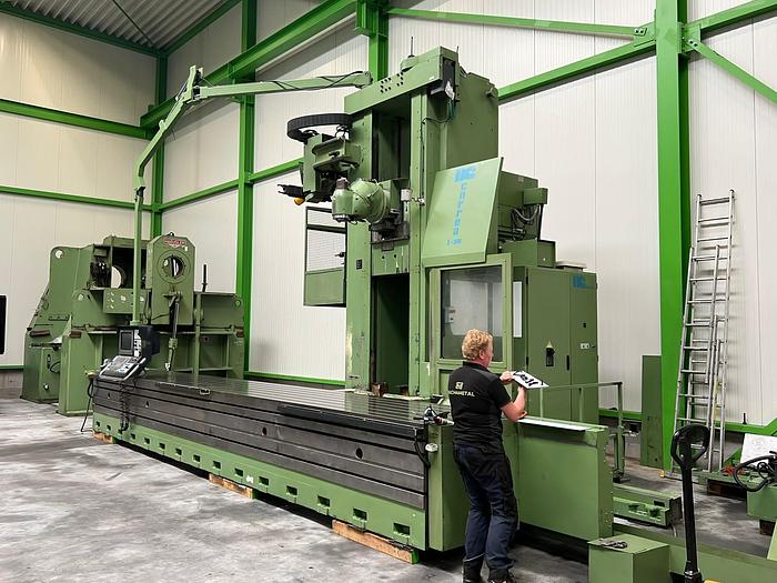 Utilisé Fraiseuse CN à montant mobile CORREA Type L30/58