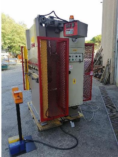 Usato PRESSA PIEGATRICE ARIENTI DA 1550X25 TON