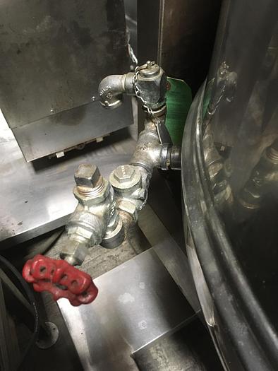 Used GROEN DHT/1-40 STEAM KETTLE 40 GAL. TILTING SELF CONTAINED NAT. GAS (#750, #751)