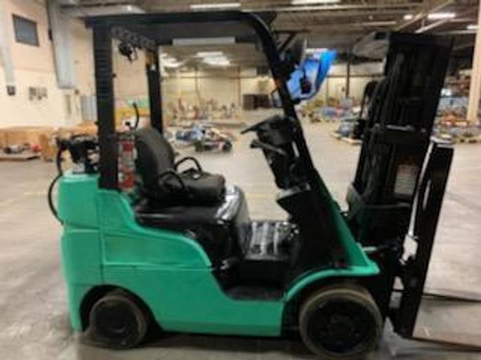 Used 5,000 POUND MITSUBISHI FGC25N FORKLIFT TRIPLE STAGE MAST