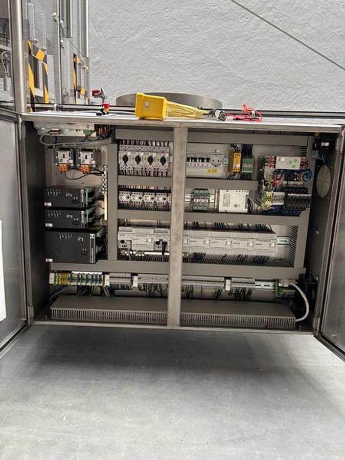 Usado A Llenadora cerradora de liquidos BAUSCH + STRÖBEL