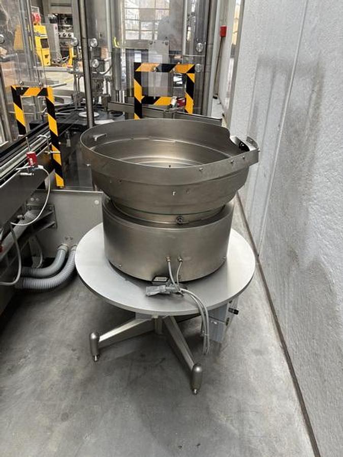 Usado A Llenadora cerradora de liquidos BAUSCH + STRÖBEL