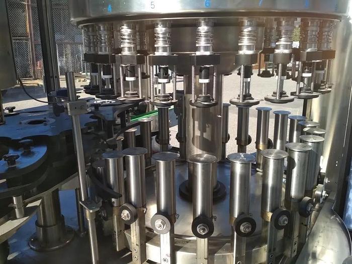 Usado Llenadora taponadora Stork