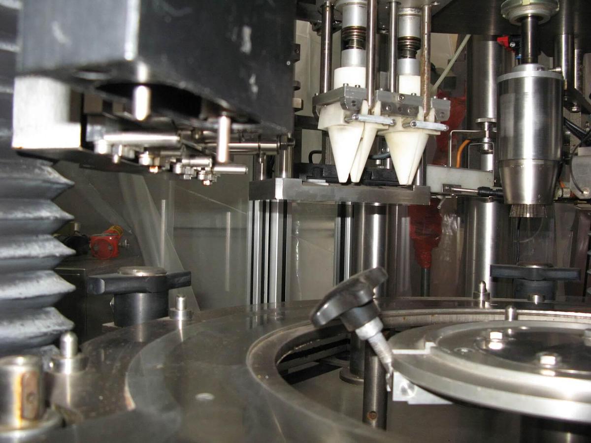 Usado  O F Llenadora de aerosoles BWI FP Aerofill Starpack KP 24 