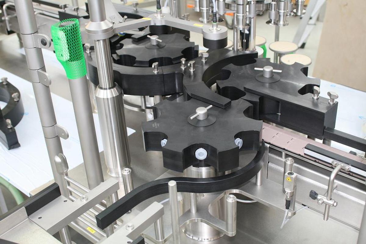 Usado A Lavado/esterilización/llenado/taponado de botellas Bausch & Ströbel