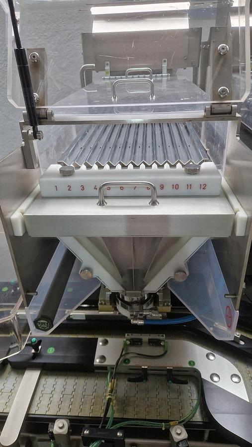 Usado A Contadora y llenadora de tabletas capsulas con tapadora MARCHESINI 