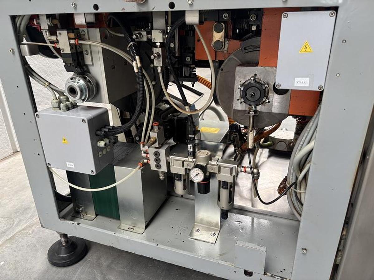 Usado A Llenadora y cerradora de capsulas Zanasi ZAN 40 F