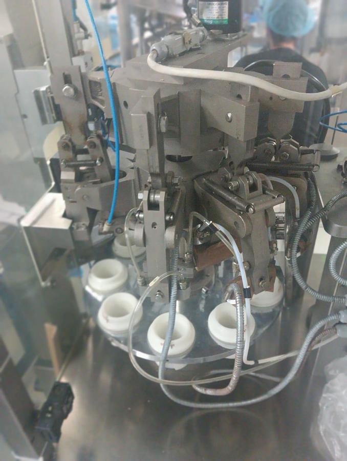 Usado Maquina automática de tubos de plástico TONAZZI COLIBRI 2003 