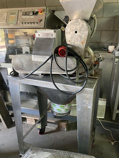 Usado Molino de martillos Royal Triumph 