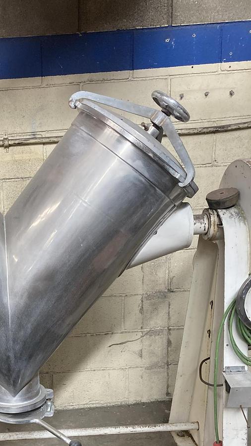 Usado Mezclador de polvo en V de 250 litros de ocasión