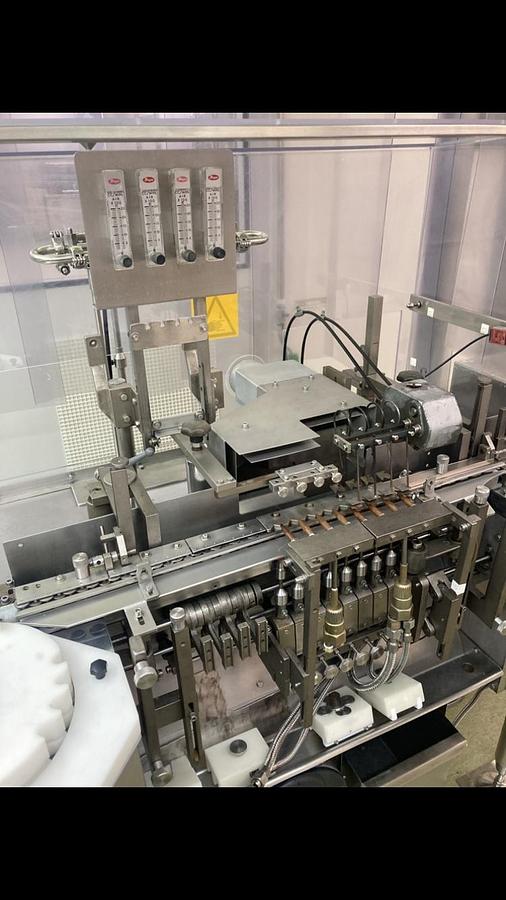 Usado Maquina llenadora cerradora de ampollas BOSCH Modelo AVR FO4