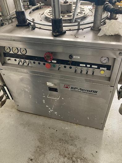 Usado Máquina llenadora/ cerradora de aerosoles marca KP AEROFILL