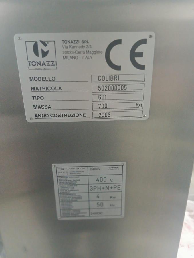 Usado Maquina automática de tubos de plástico TONAZZI COLIBRI 2003 