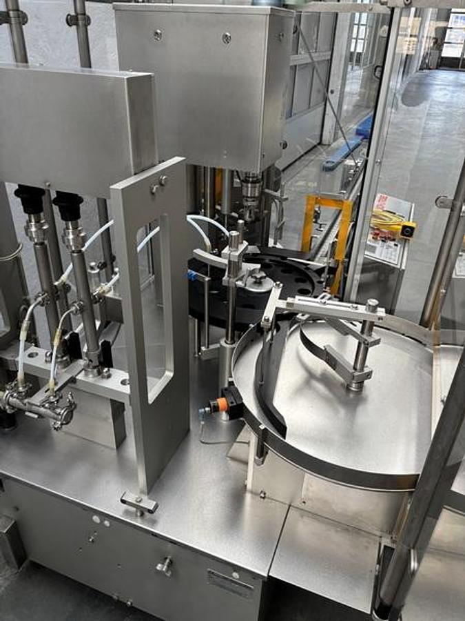 Usado A Llenadora cerradora de liquidos BAUSCH + STRÖBEL