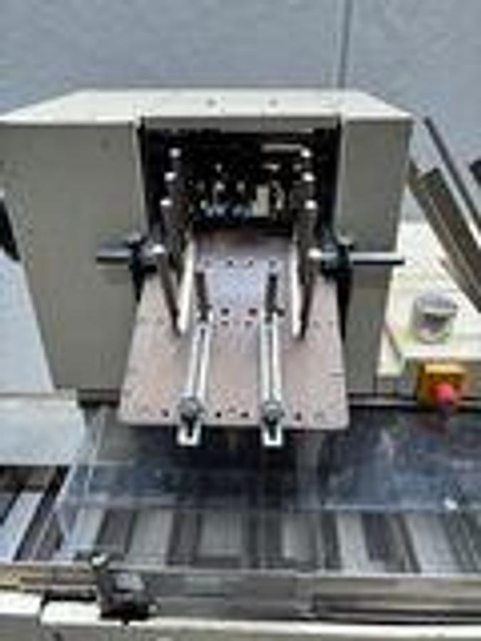 Usado A Estuchadora Bosch CAR T5  para frascos