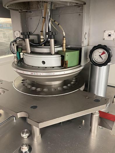 Usado  Tableteadora Rotativa  BWI Manesty 