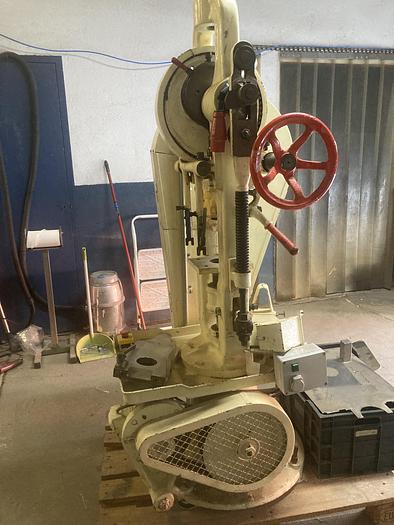 Usado Tableteadora Excéntrica BONALS modelo  MOD. AMT