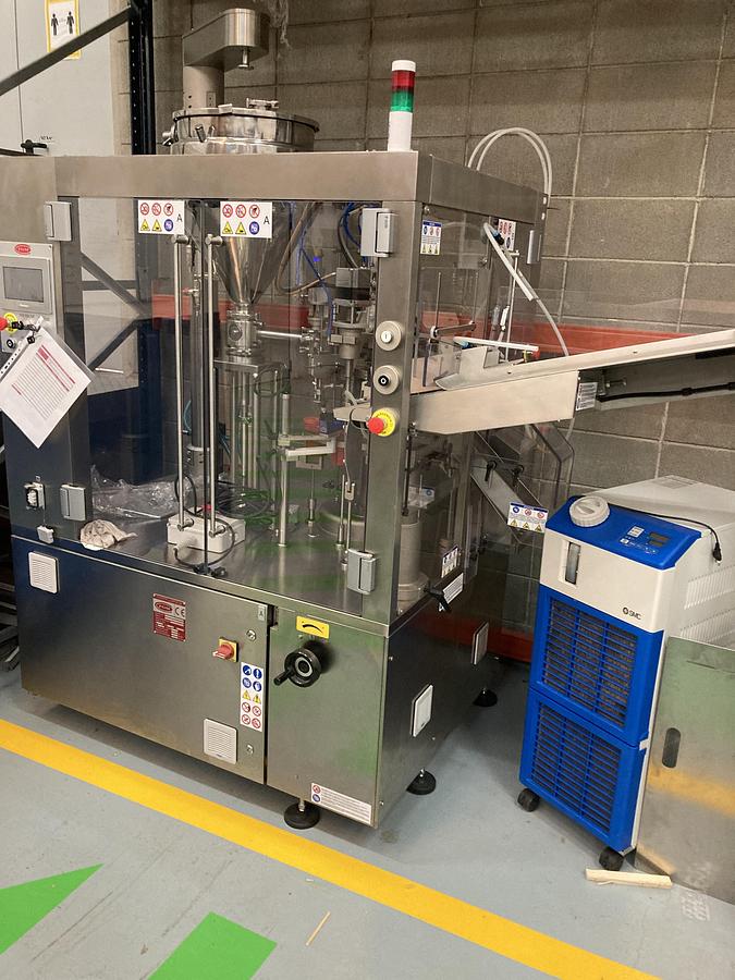 Usado  Maquina llenadora cerradora de tubos de PVC TGM 