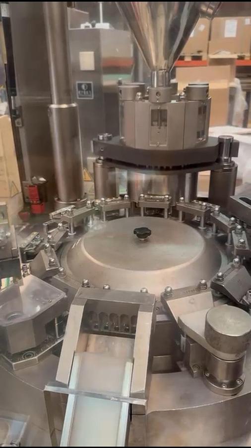 Usado Llenadora cerradora de capsulas Sejong 