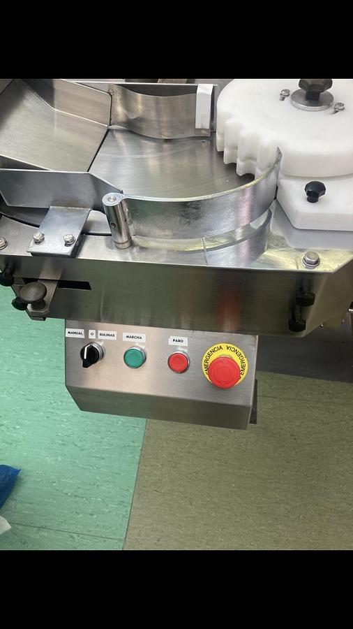 Usado Maquina llenadora cerradora de ampollas BOSCH Modelo AVR FO4