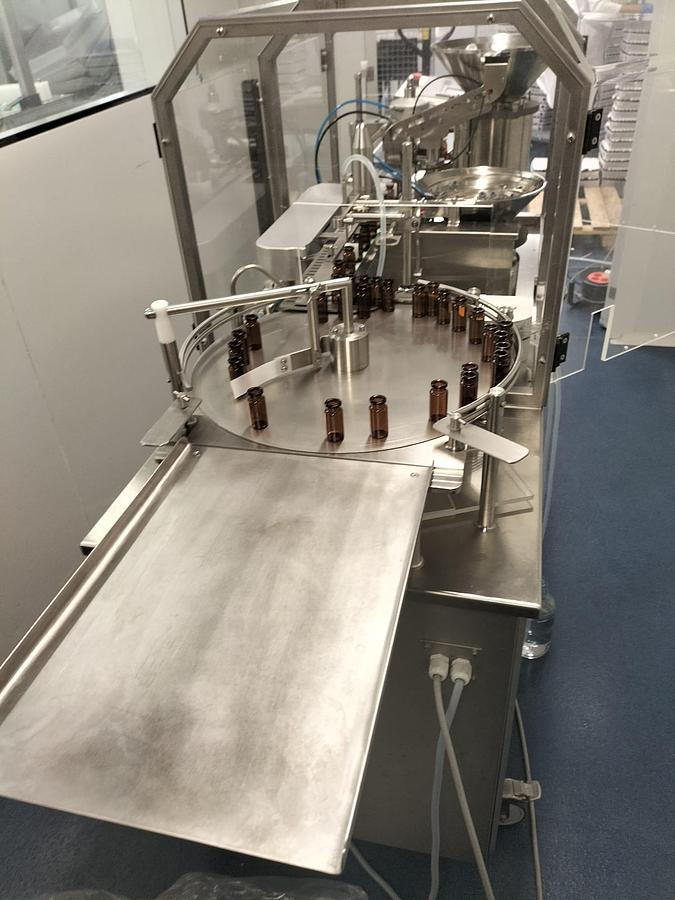 Usado Maquina llenadora taponadora y capsuladora de viales FLEXICON