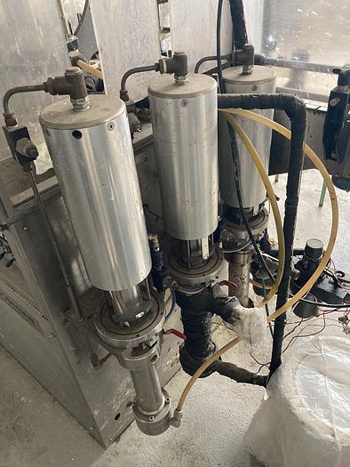 Usado Máquina llenadora/ cerradora de aerosoles marca KP AEROFILL