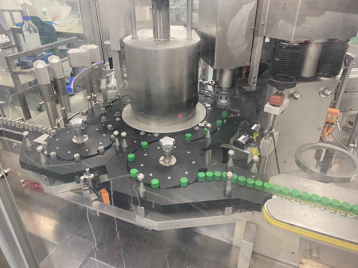 Usado A H Llenadora y cerradora de botellas Bausch + Stroebel KSF 2020