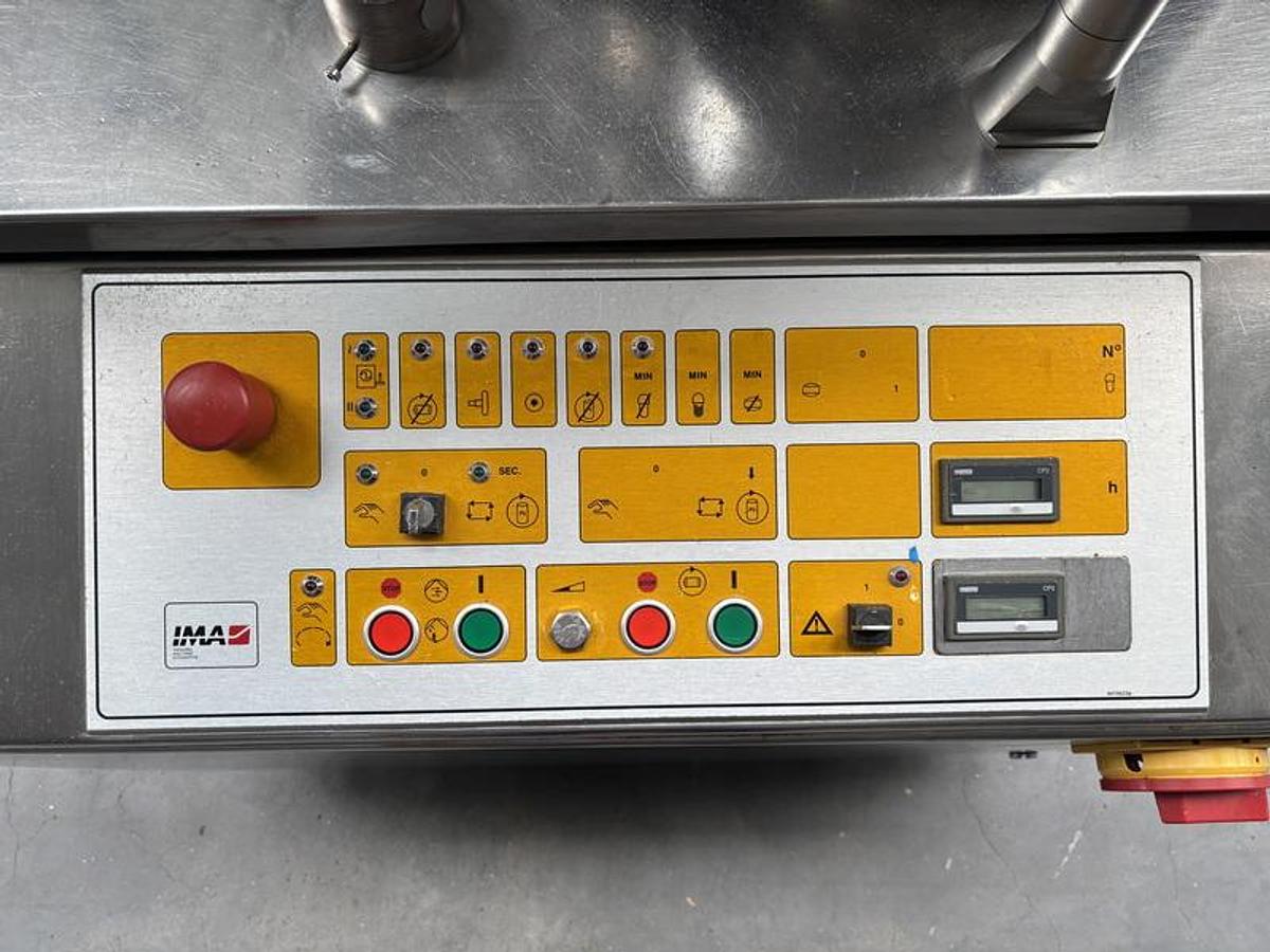 Usado A Llenadora y cerradora de capsulas Zanasi ZAN 40 F