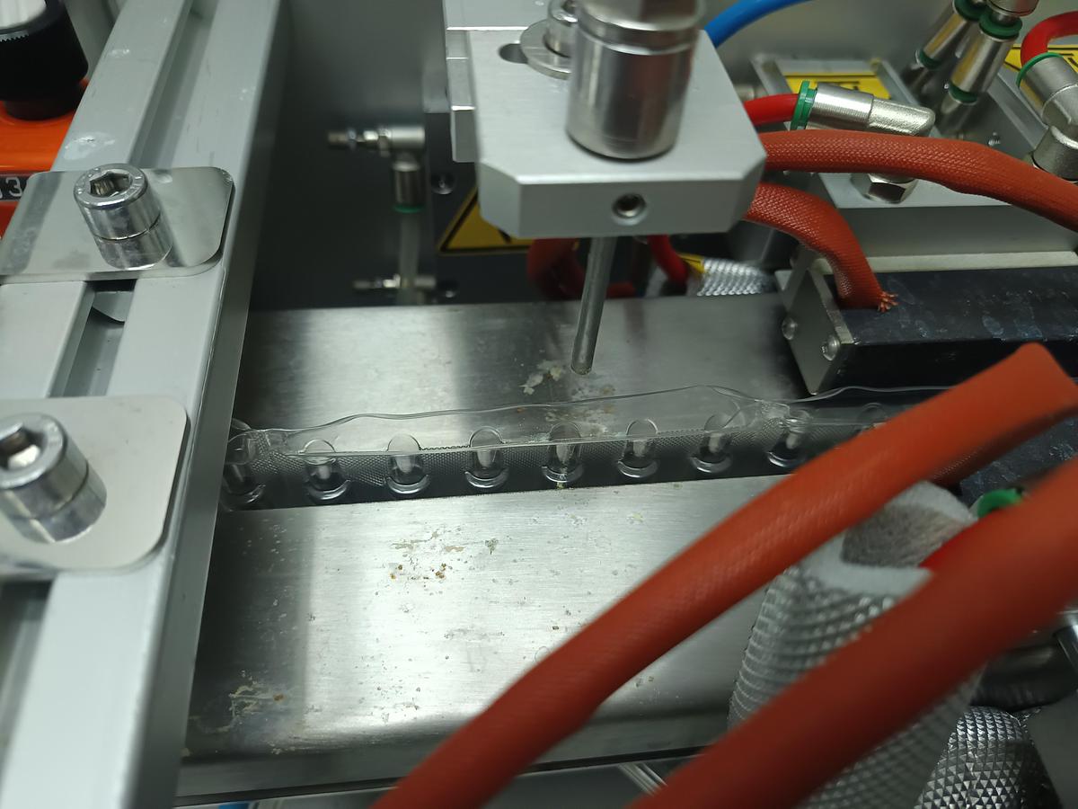 Usado Llenadora cerradora cortadora de monodosis Valmatic modelo Miri 