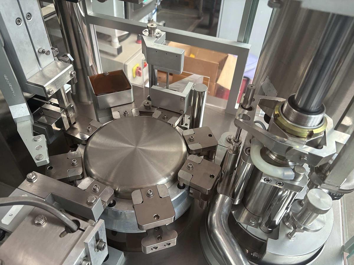 Usado FO llenadora cerradora de tubos de plástico TGM