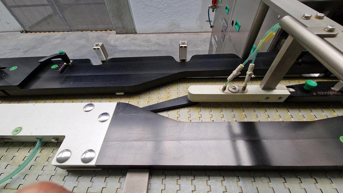 Usado A Contadora y llenadora de tabletas capsulas con tapadora MARCHESINI 