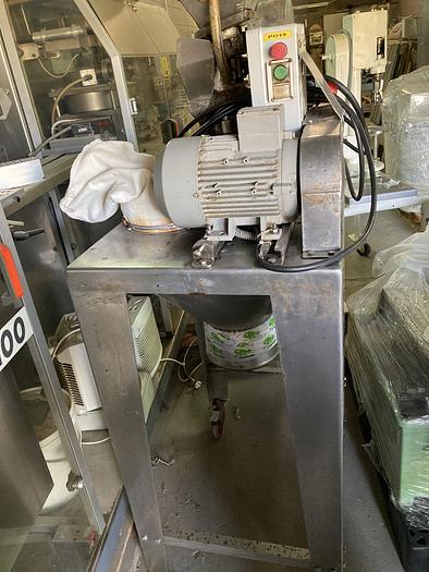 Usado Molino de martillos Royal Triumph 