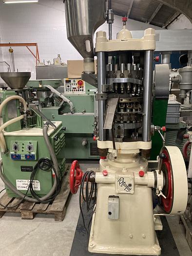 Usado Tableteadora Masque 18 estaciones.Rosa