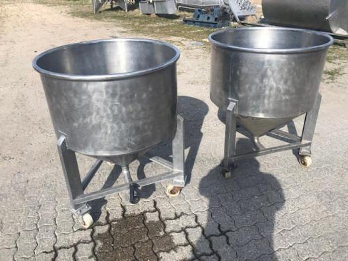 Brugt 300 liters rustfrie tanke på hjul