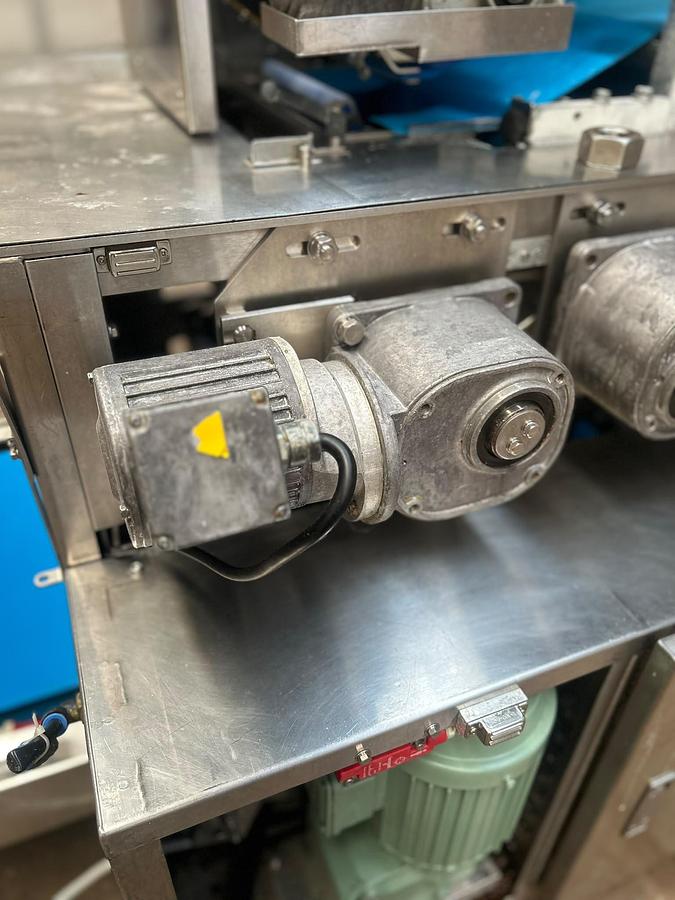 Usato 1999 Rheon V4 Dough Feeder