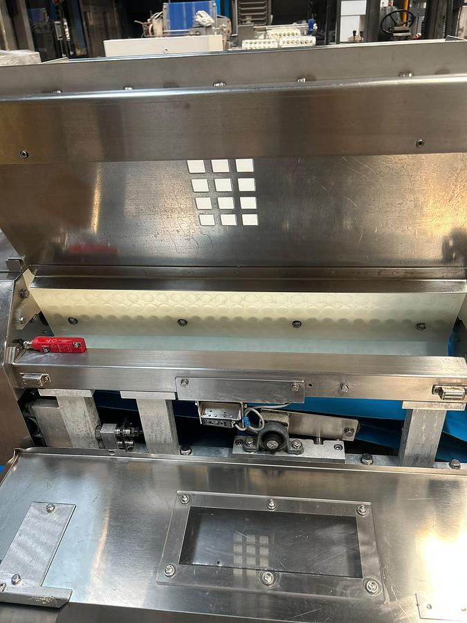 Usato 1999 Rheon V4 Dough Feeder