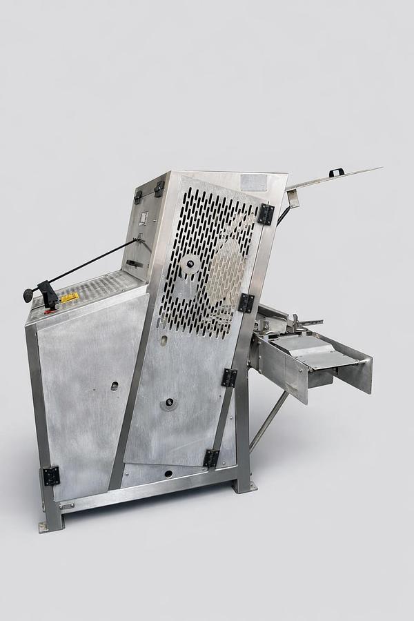 Usato 2011 UBE bread slicer