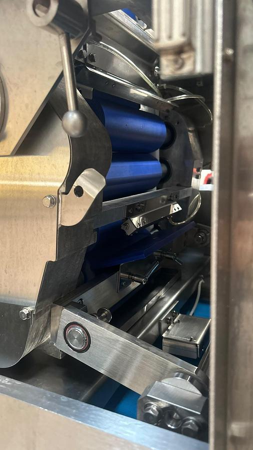 Usato 1999 Rheon V4 Dough Feeder