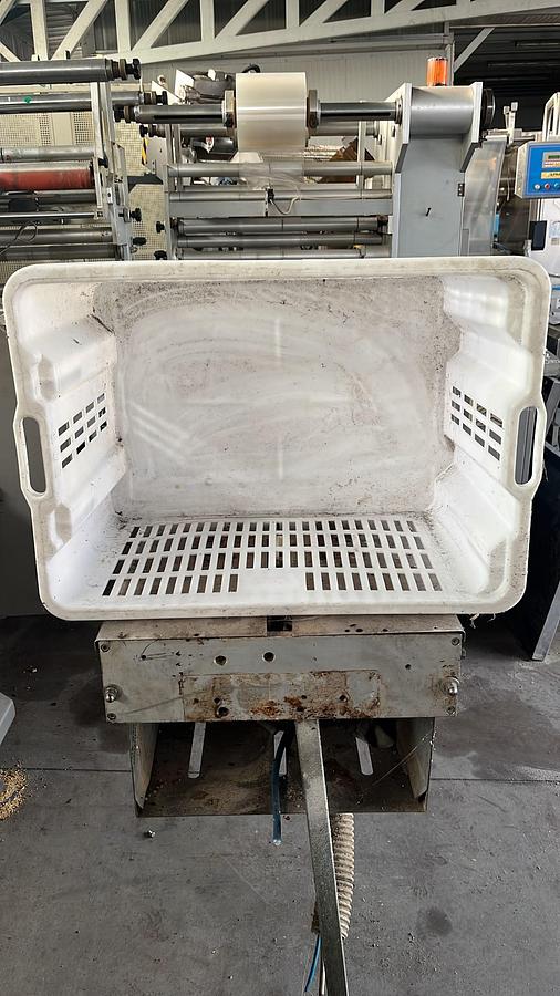 Usato Lot of 100 Like-New Plastic Bread Crates 600 x 400 mm Bakery Trays