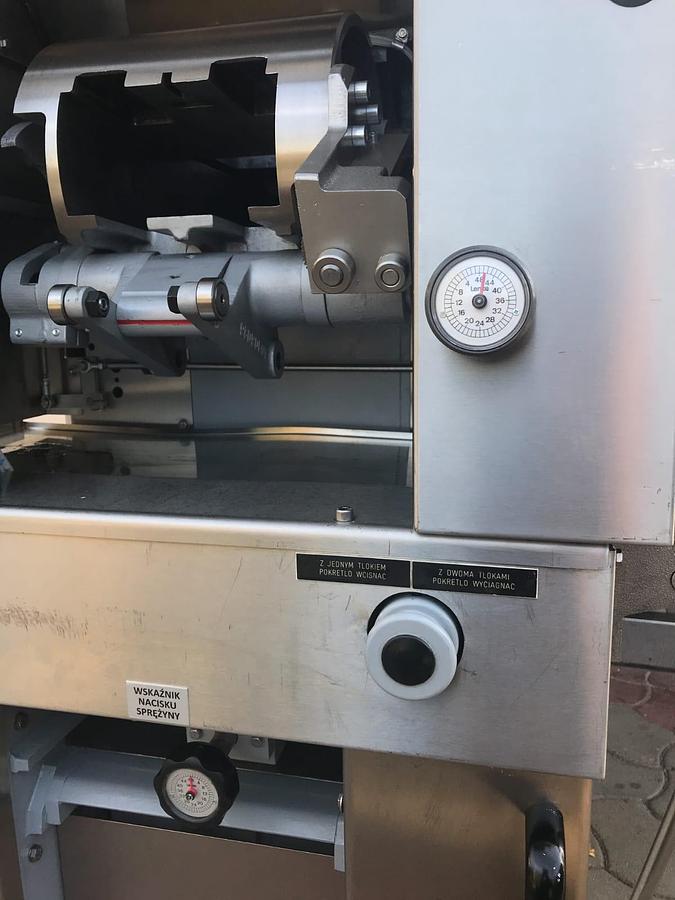 Usato Gostol Bread Line