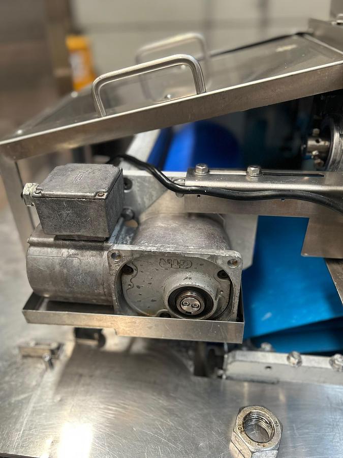 Usato 1999 Rheon V4 Dough Feeder