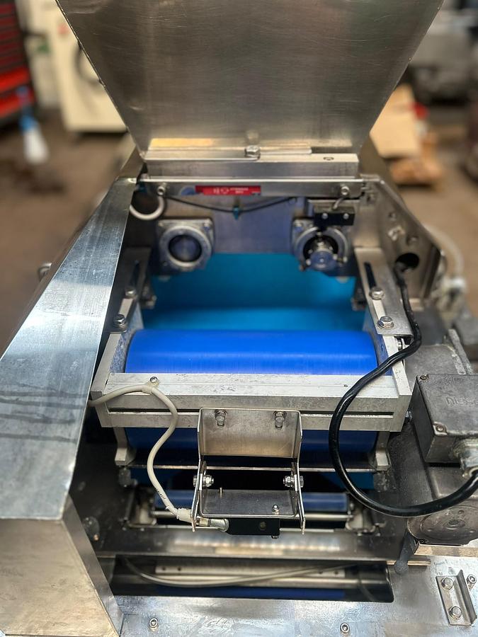 Usato 1999 Rheon V4 Dough Feeder