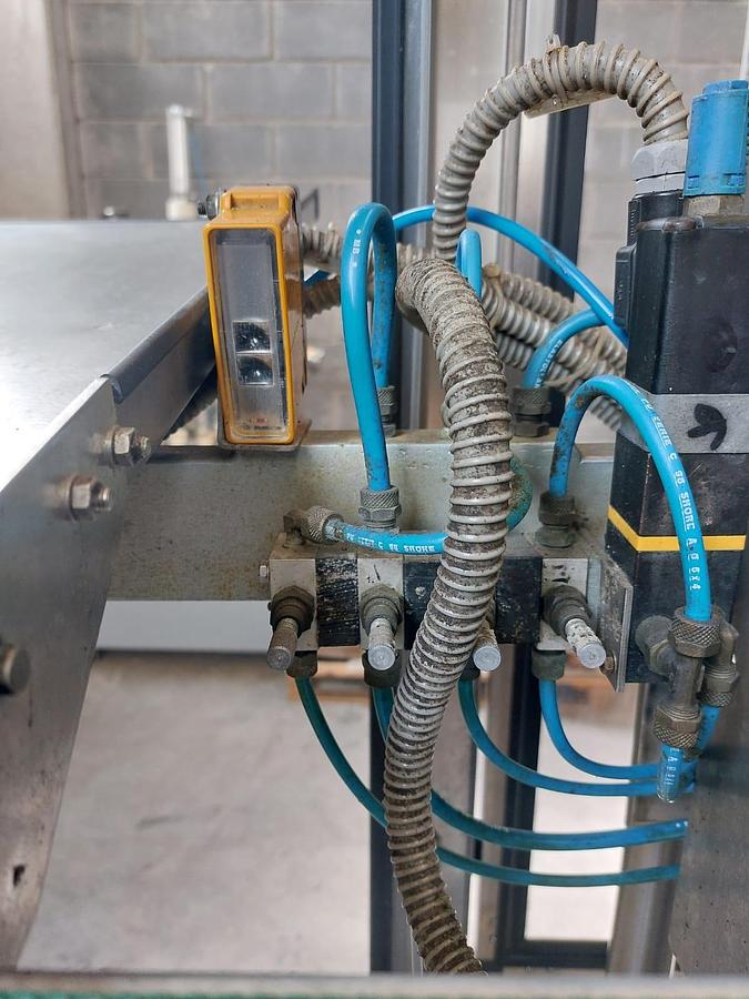 Usato 2000 Nortan Unicap 35 Single-head thermal capping machine