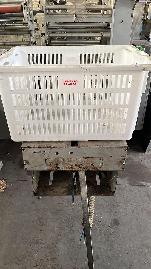 Usato Lot of 100 Like-New Plastic Bread Crates 600 x 400 mm Bakery Trays