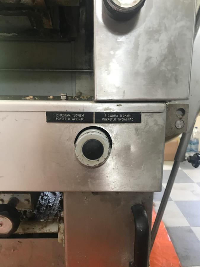 Usato Gostol Bread Line