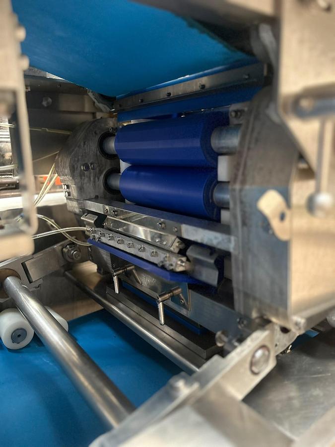 Usato 1999 Rheon V4 Dough Feeder