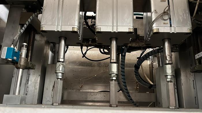 Used 1996 Comas Injection machine