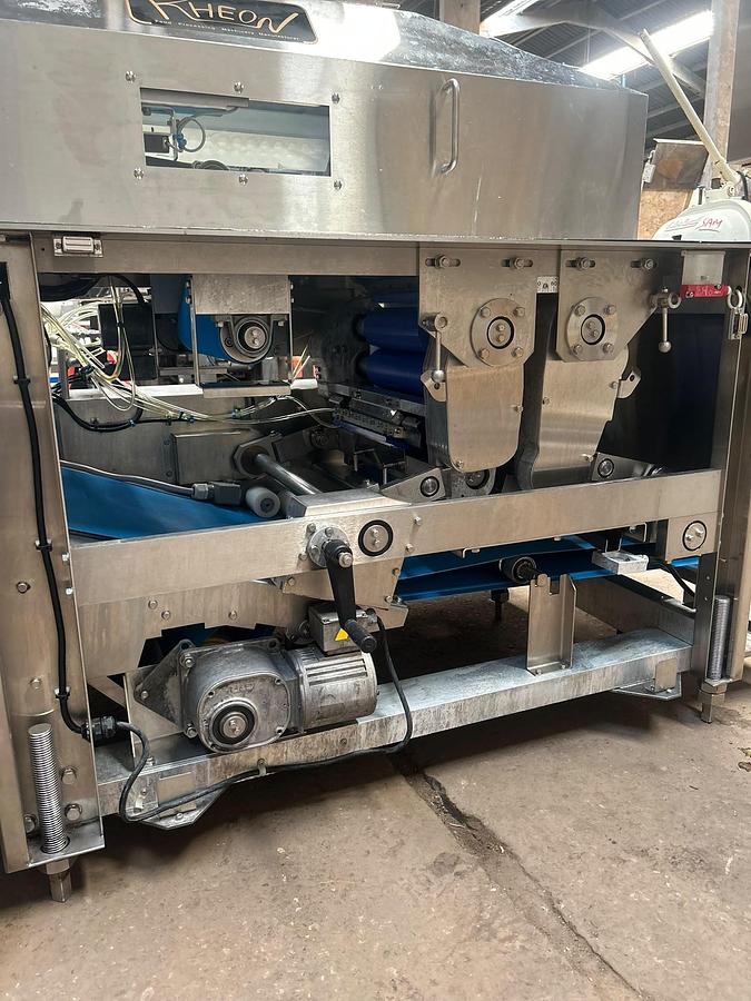 Usato 1999 Rheon V4 Dough Feeder