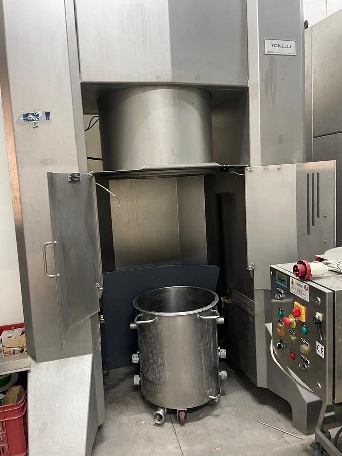 Usato 2005 Tonelli Planetary mixer 300 lt